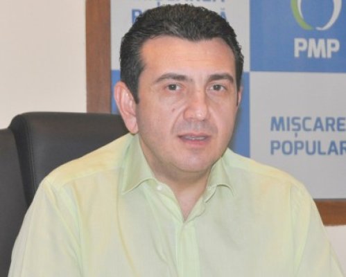 Chiru are nevoie de translator pentru declaraţiile lui Băsescu, lui Palaz îi 